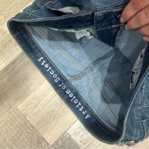 Articles of Society distressed medium wash skinny ❤️ - Picture 7 of 8